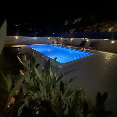 Milas With Pool * Jesenice (Split-Dalmatia)