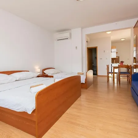 Appartement Milas With Pool Jesenice (Split-Dalmatia)