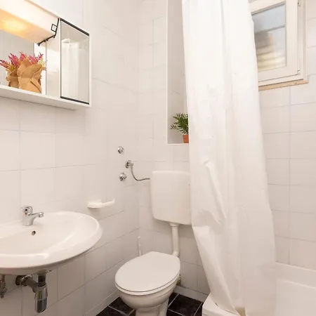 Milas With Pool Appartement Jesenice (Split-Dalmatia)