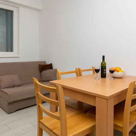 Appartement Milas With Pool Jesenice (Split-Dalmatia)