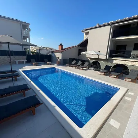 Milas With Pool * Jesenice (Split-Dalmatia)