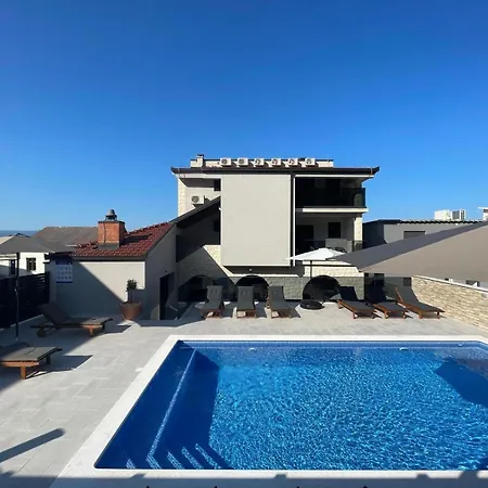 Milas With Pool