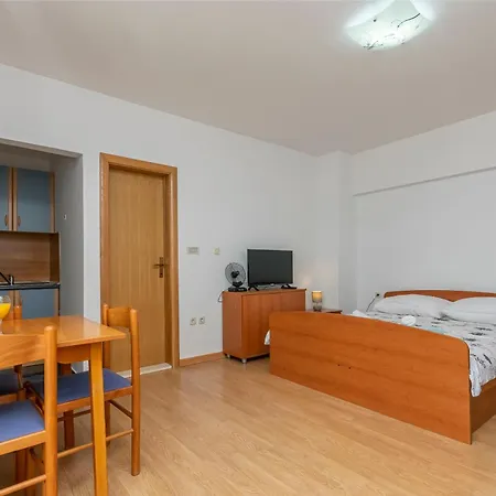 Milas With Pool Jesenice (Split-Dalmatia)