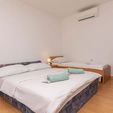 Appartement Milas With Pool Jesenice (Split-Dalmatia)
