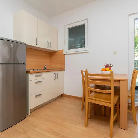 Milas With Pool Appartement Jesenice (Split-Dalmatia)