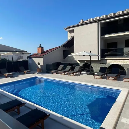 Appartement Milas With Pool *