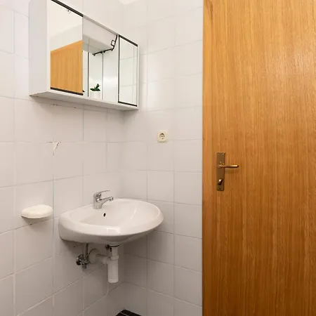 Milas With Pool Appartement Jesenice (Split-Dalmatia)
