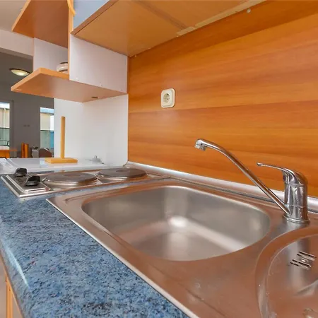 Appartement Milas With Pool Jesenice (Split-Dalmatia)